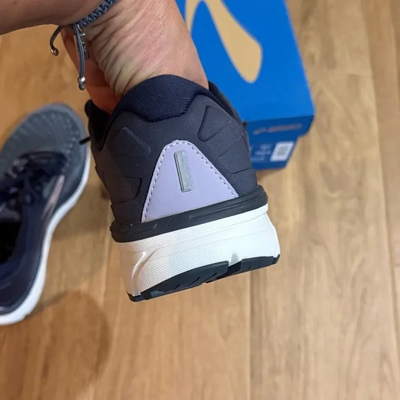 Brooks Women's 9.5 WIDE Gray and Navy Running Shoes - Picture 9 of 15